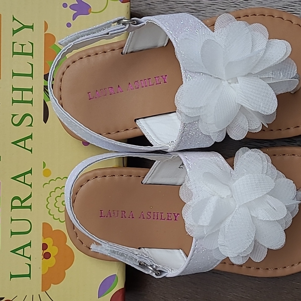 Laura Ashley 5-10 Girl Toddler Sandals - Picture 2 of 3